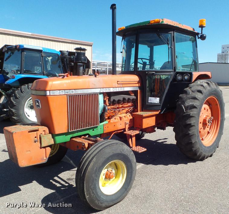 image for item L1637 1986 John Deere 2950 tractor