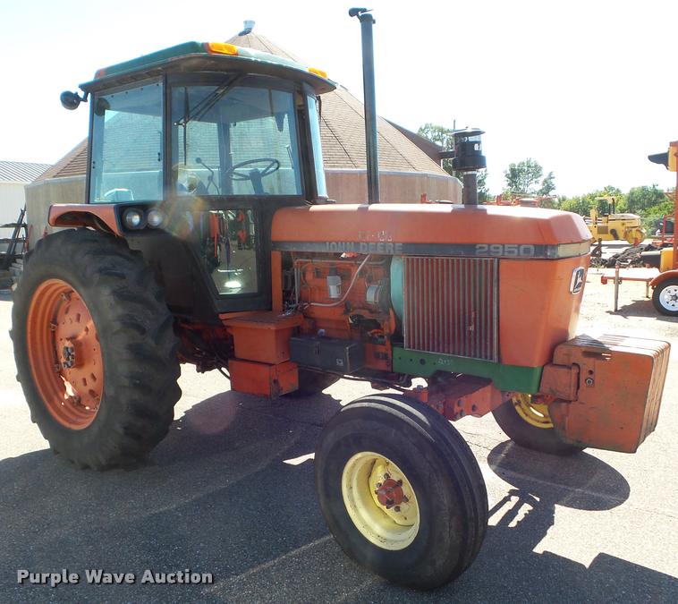 image for item L1637 1986 John Deere 2950 tractor