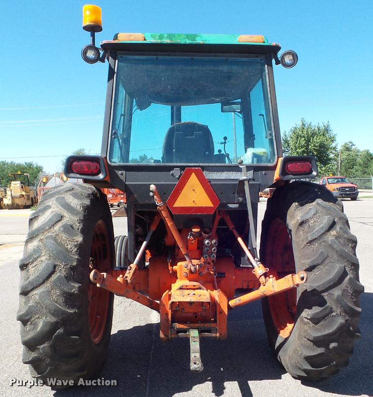 image for item L1637 1986 John Deere 2950 tractor