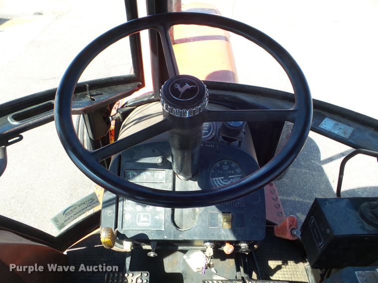 image for item L1637 1986 John Deere 2950 tractor