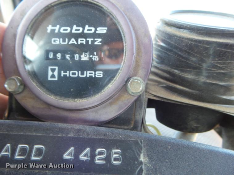 image for item L1637 1986 John Deere 2950 tractor