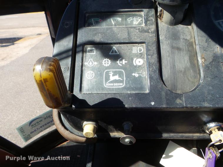 image for item L1637 1986 John Deere 2950 tractor