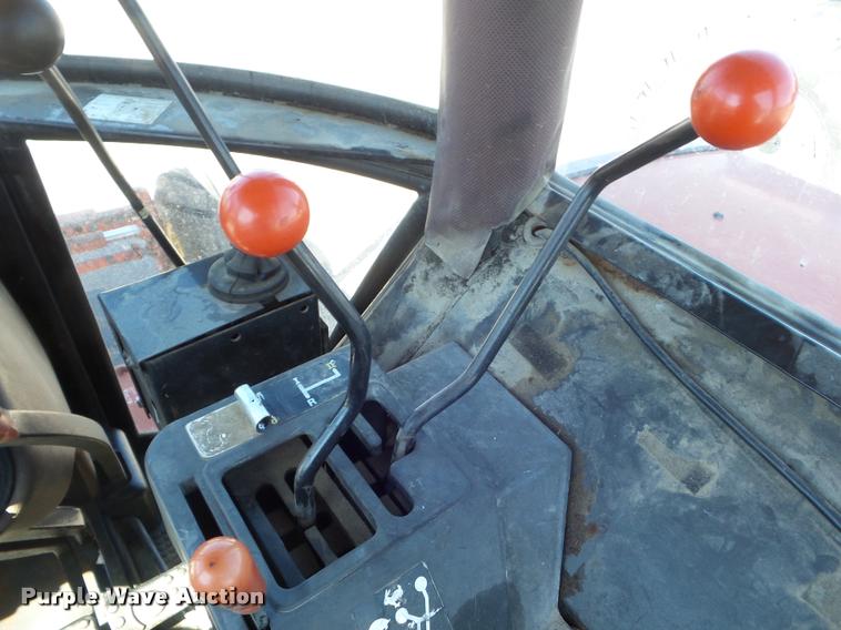 image for item L1637 1986 John Deere 2950 tractor