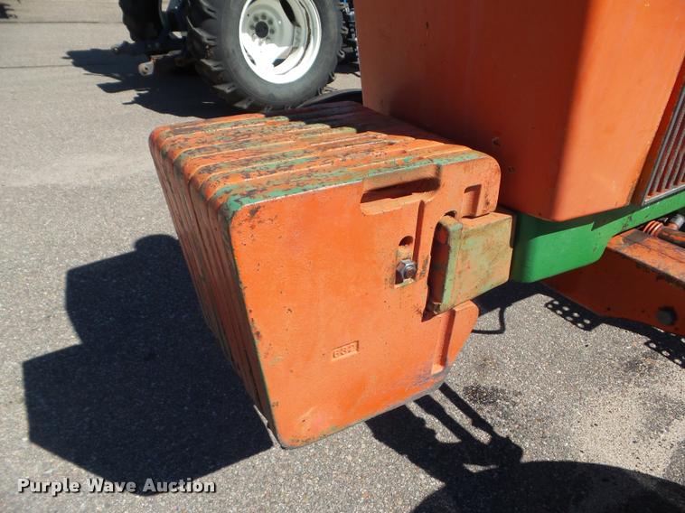 image for item L1637 1986 John Deere 2950 tractor