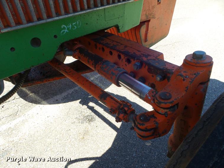 image for item L1637 1986 John Deere 2950 tractor