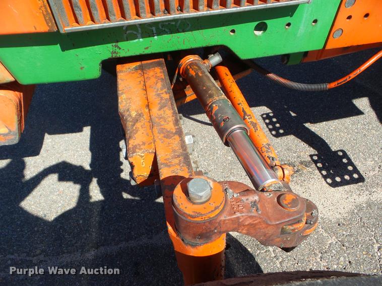 image for item L1637 1986 John Deere 2950 tractor