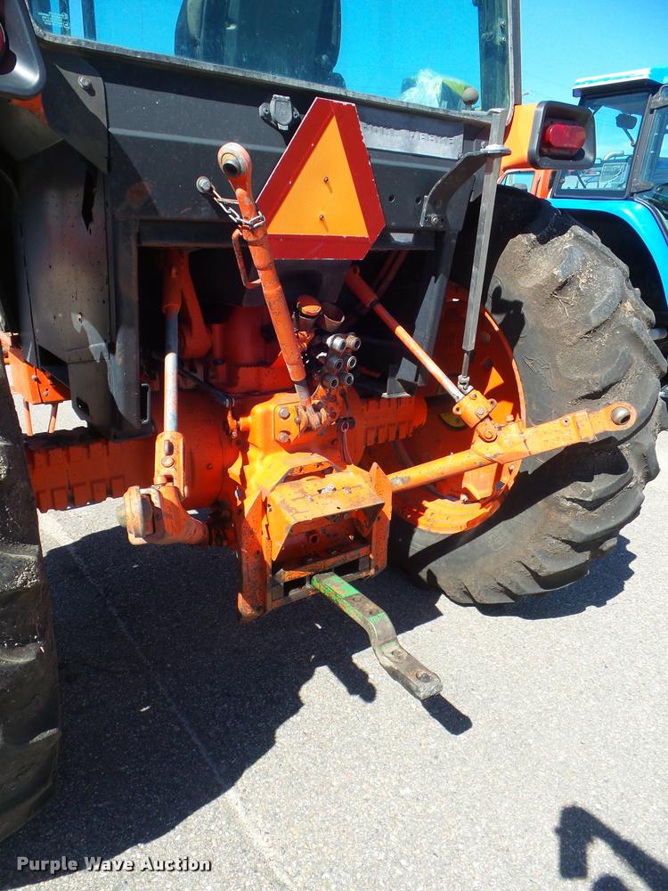 image for item L1637 1986 John Deere 2950 tractor