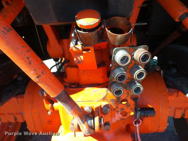 image for item L1637 1986 John Deere 2950 tractor