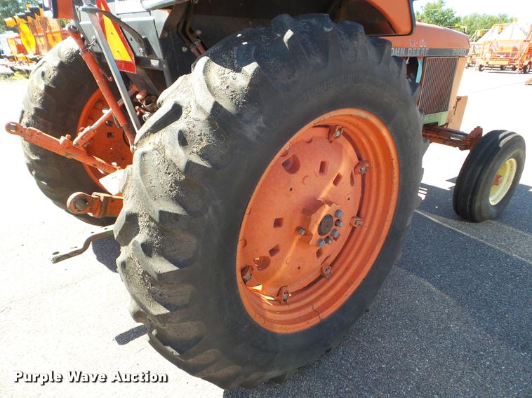 image for item L1637 1986 John Deere 2950 tractor