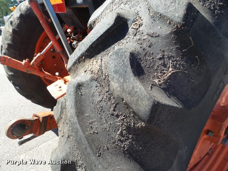 image for item L1637 1986 John Deere 2950 tractor