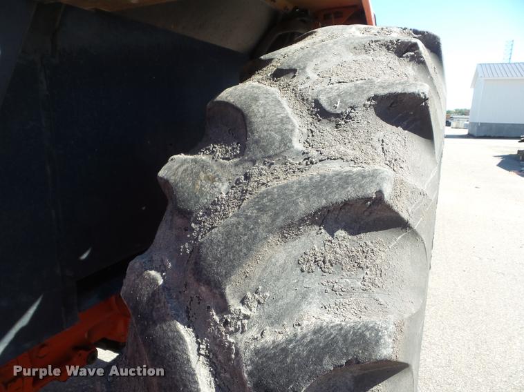 image for item L1637 1986 John Deere 2950 tractor