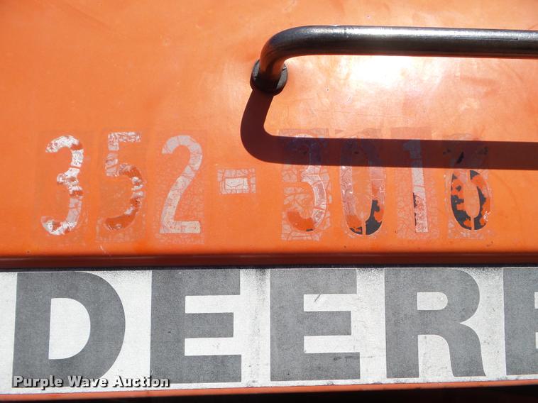 image for item L1637 1986 John Deere 2950 tractor