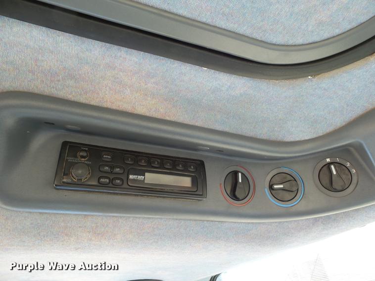 image for item L1638 2001 Ford TS100 tractor