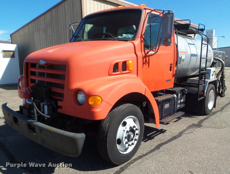 image for item L1642 2000 Sterling L7500 oil distributor truck