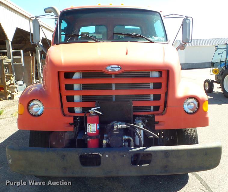 image for item L1642 2000 Sterling L7500 oil distributor truck