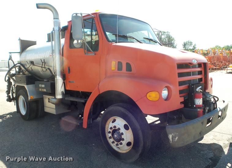 image for item L1642 2000 Sterling L7500 oil distributor truck