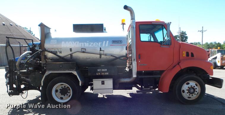 image for item L1642 2000 Sterling L7500 oil distributor truck