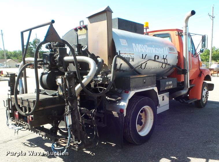 image for item L1642 2000 Sterling L7500 oil distributor truck