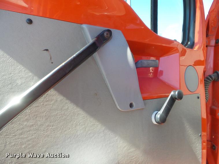 image for item L1642 2000 Sterling L7500 oil distributor truck