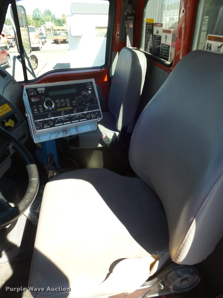 image for item L1642 2000 Sterling L7500 oil distributor truck