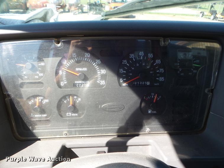 image for item L1642 2000 Sterling L7500 oil distributor truck