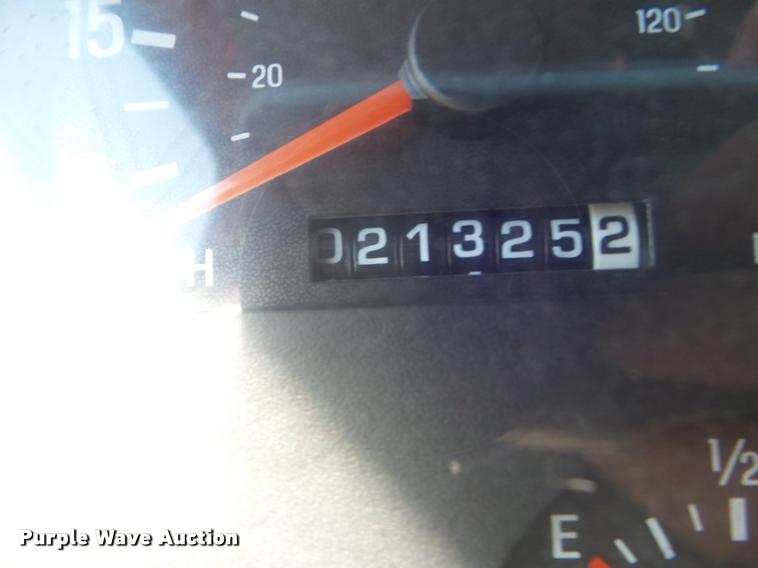 image for item L1642 2000 Sterling L7500 oil distributor truck