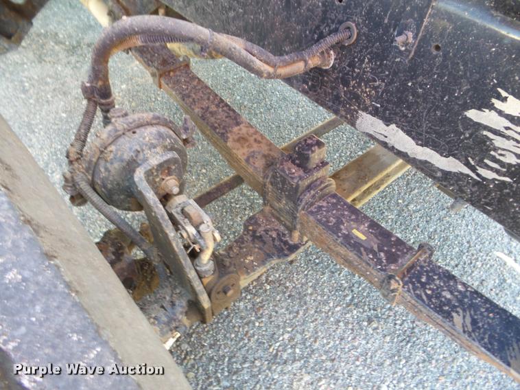 image for item L1642 2000 Sterling L7500 oil distributor truck