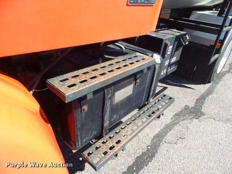 image for item L1642 2000 Sterling L7500 oil distributor truck