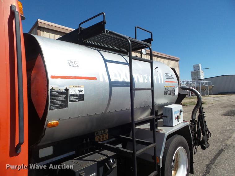 image for item L1642 2000 Sterling L7500 oil distributor truck