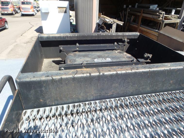 image for item L1642 2000 Sterling L7500 oil distributor truck