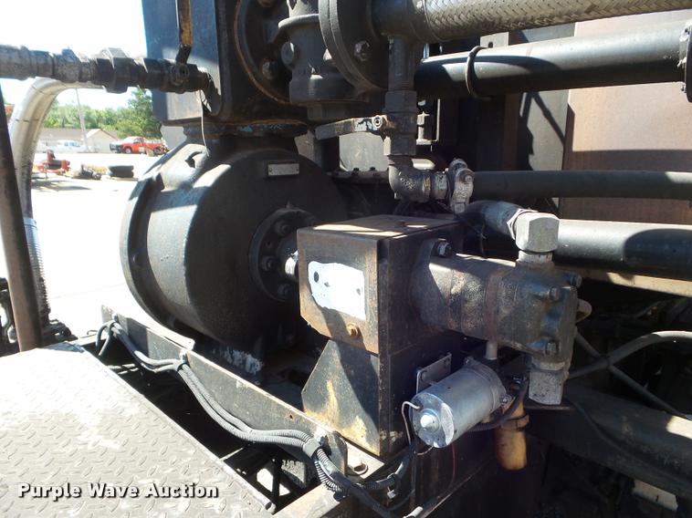 image for item L1642 2000 Sterling L7500 oil distributor truck