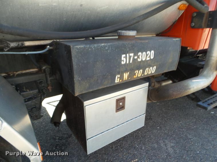 image for item L1642 2000 Sterling L7500 oil distributor truck