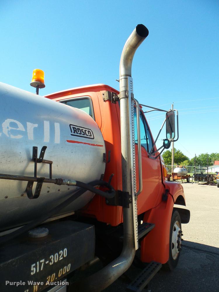image for item L1642 2000 Sterling L7500 oil distributor truck