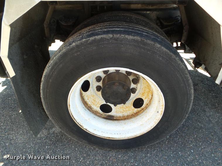 image for item L1642 2000 Sterling L7500 oil distributor truck