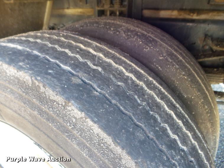 image for item L1642 2000 Sterling L7500 oil distributor truck