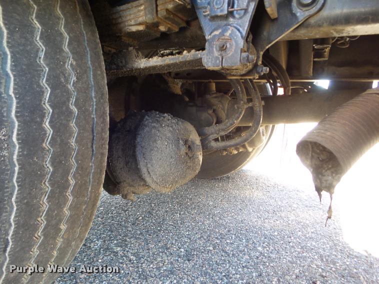 image for item L1642 2000 Sterling L7500 oil distributor truck