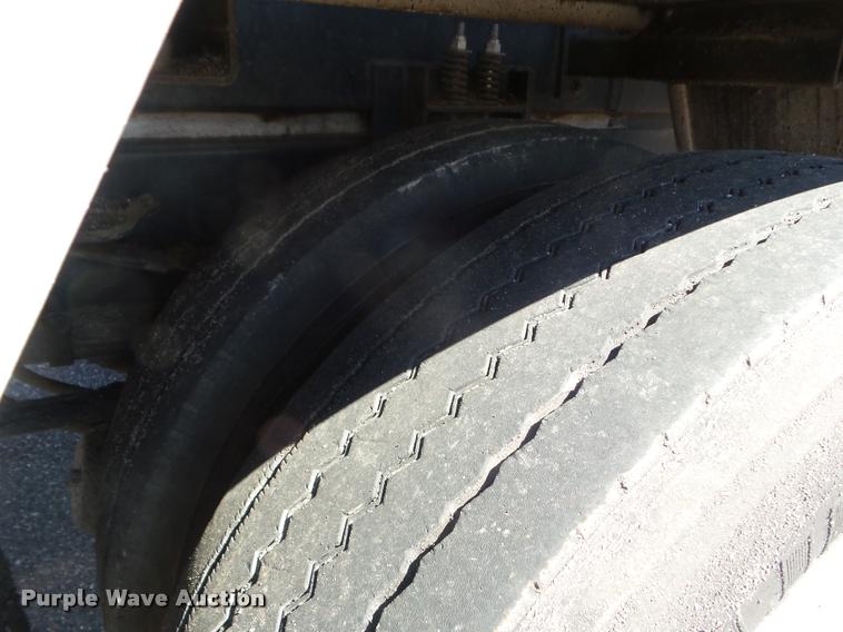 image for item L1642 2000 Sterling L7500 oil distributor truck