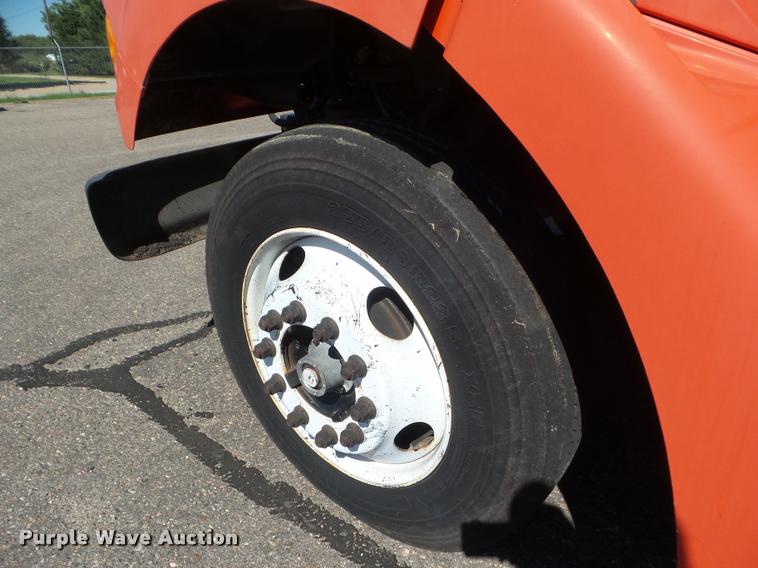 image for item L1642 2000 Sterling L7500 oil distributor truck