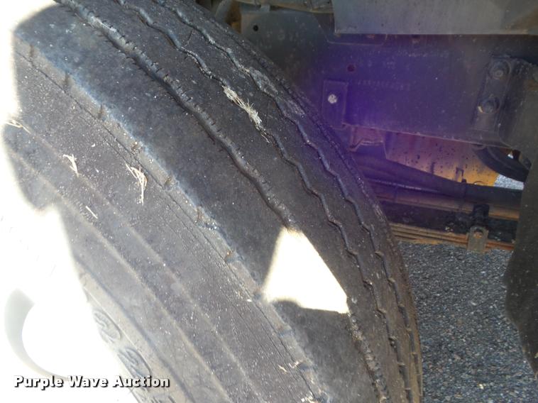 image for item L1642 2000 Sterling L7500 oil distributor truck