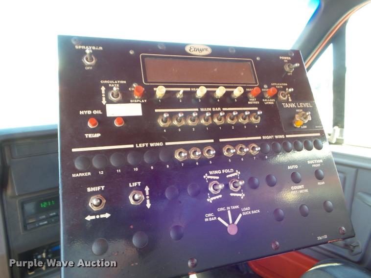 image for item L1643 1998 Ford F800 oil distributor truck