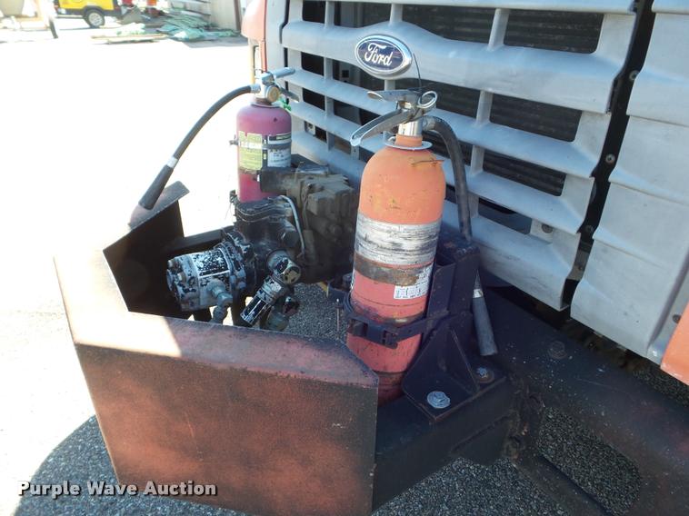 image for item L1643 1998 Ford F800 oil distributor truck