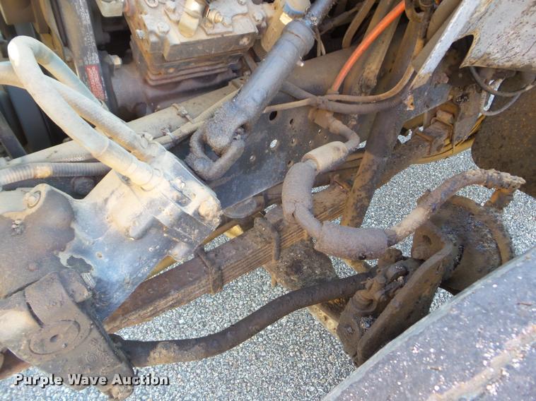 image for item L1643 1998 Ford F800 oil distributor truck