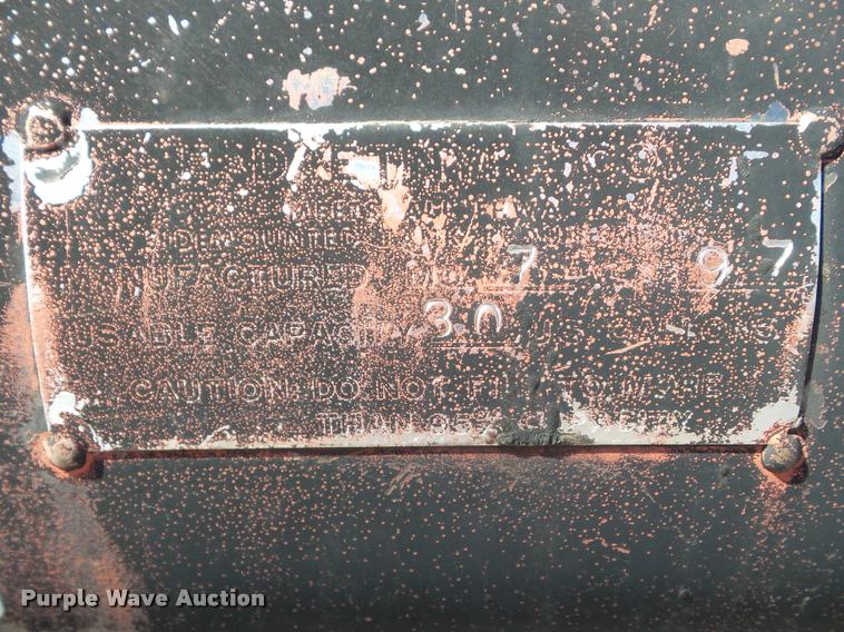 image for item L1643 1998 Ford F800 oil distributor truck