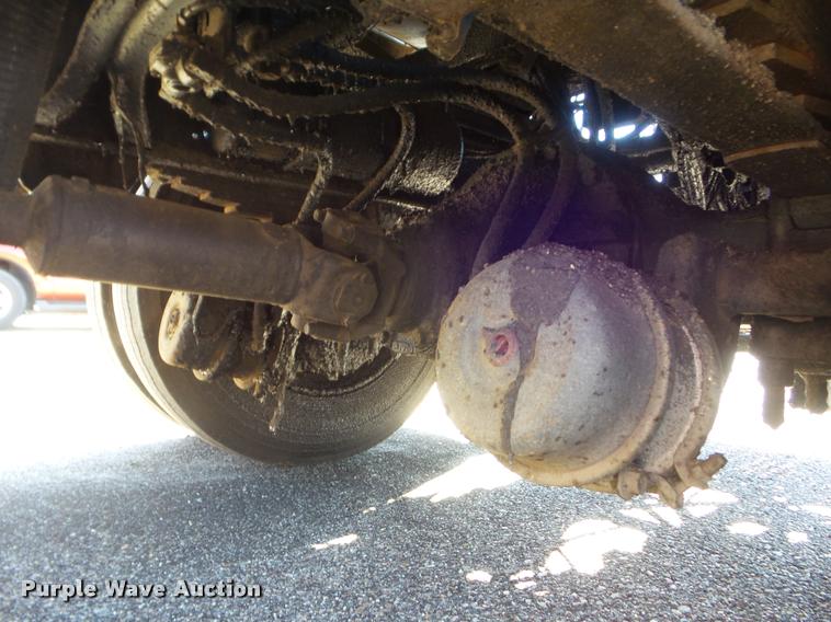 image for item L1643 1998 Ford F800 oil distributor truck