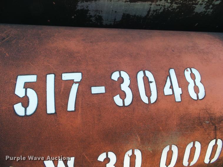 image for item L1643 1998 Ford F800 oil distributor truck