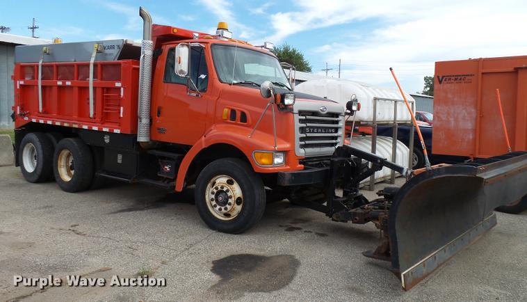 image for item L2658 2001 Sterling L7500 dump truck