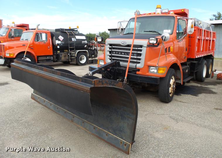 image for item L2658 2001 Sterling L7500 dump truck