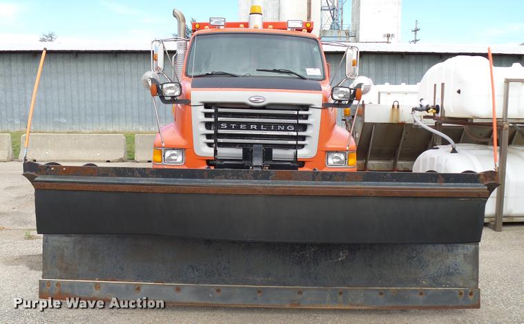 image for item L2658 2001 Sterling L7500 dump truck