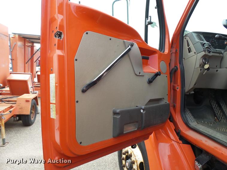 image for item L2658 2001 Sterling L7500 dump truck