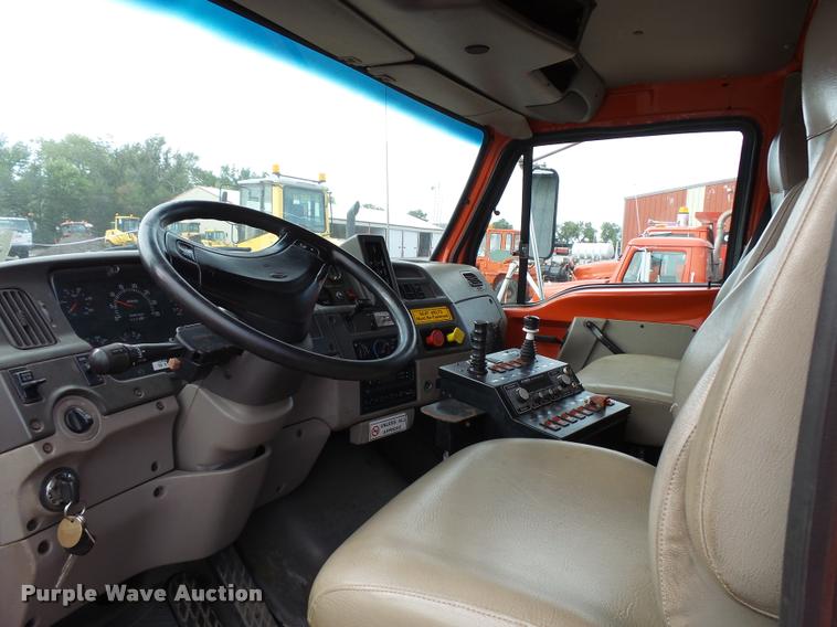 image for item L2658 2001 Sterling L7500 dump truck